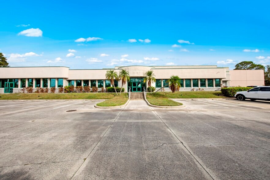 4747 Progress Ave, Naples, FL to rent - Building Photo - Image 2 of 20