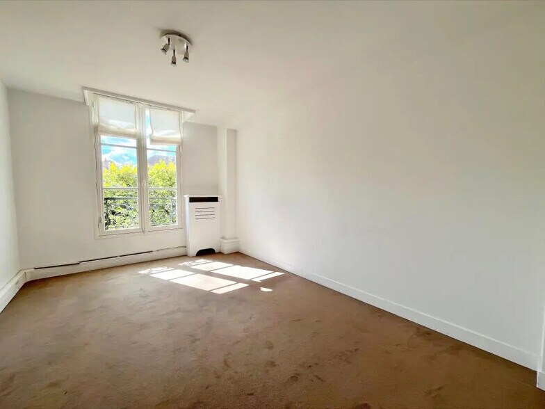 Office in Versailles to rent - Interior Photo - Image 3 of 9