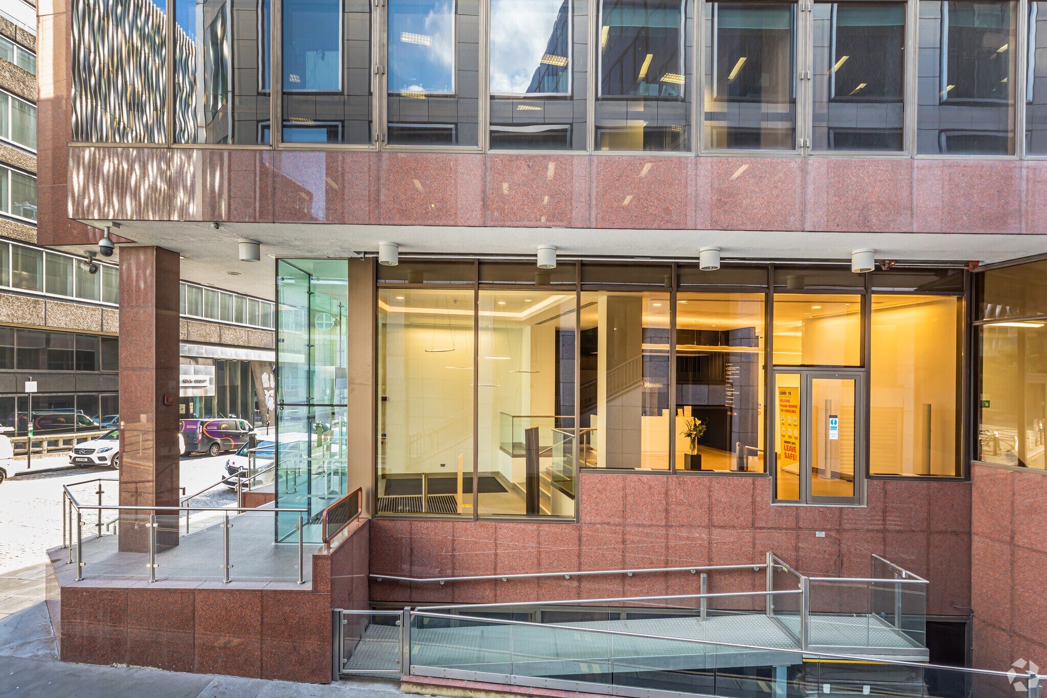 3036 Monument St, London EC3R 8LJ Peninsular House UK