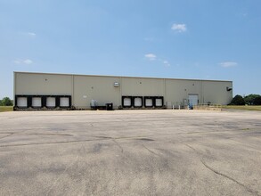 725-729 Logistics Dr, Belvidere, IL for sale Building Photo- Image 2 of 8