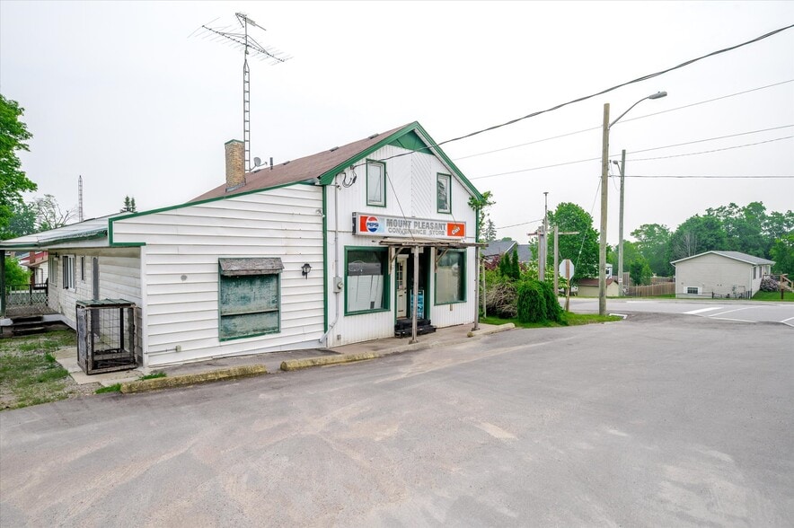 2449 Queen Mary St, Cavan, ON for sale - Building Photo - Image 3 of 16