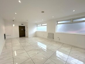 133 Springfield Park Rd, Chelmsford to rent Interior Photo- Image 2 of 3