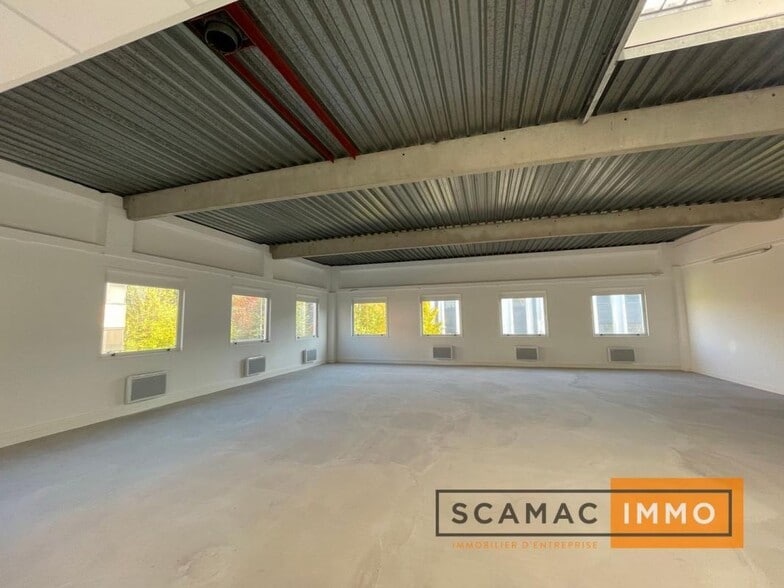 Industrial in Verrières-le-Buisson to rent - Building Photo - Image 1 of 15