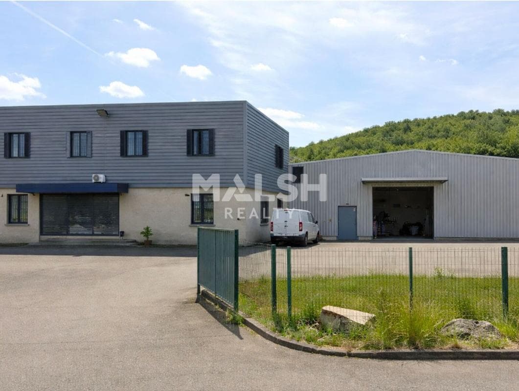 Light Industrial in Saint-Quentin-Fallavier for sale Building Photo- Image 1 of 9