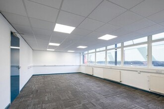 Lockwood Way, Leeds to rent Interior Photo- Image 2 of 2