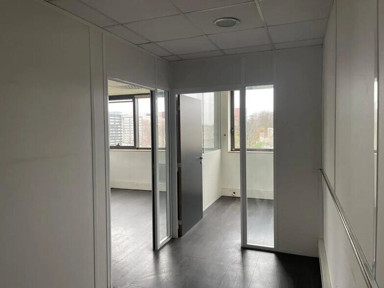 Industrial in Saint-Denis to rent - Building Photo - Image 2 of 19