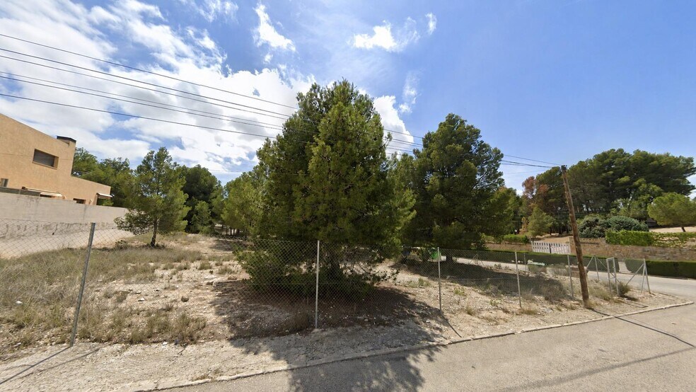 Carrer Dragonera, Petrer, Alicante for sale - Primary Photo - Image 1 of 2
