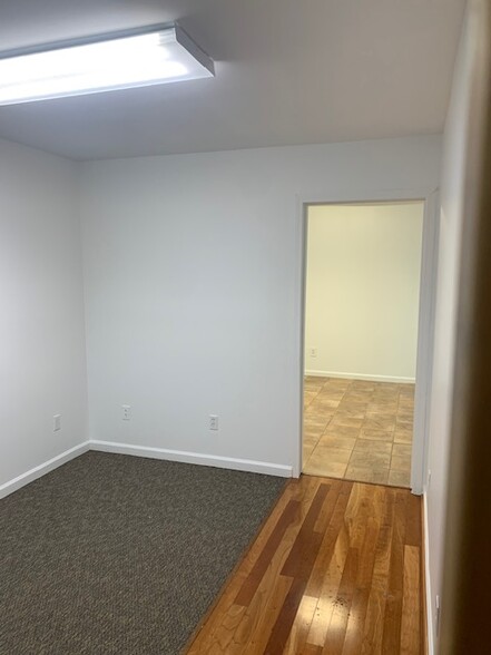 809 W Professional Pl, Chesapeake, VA for rent - Interior Photo - Image 3 of 10