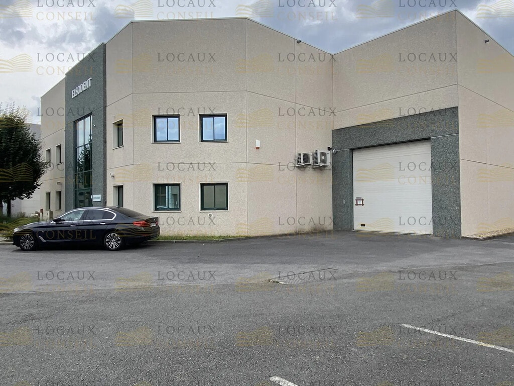Location Local d'activités 470 m² à 1 048 m² - Photo 1