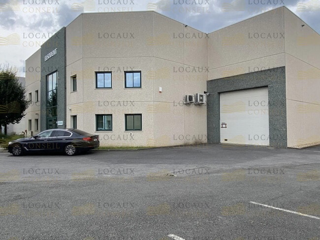Location Local d'activités 470 m² à 1 048 m²