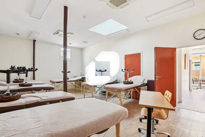 Office in Nanterre to rent - Building Photo - Image 3 of 13