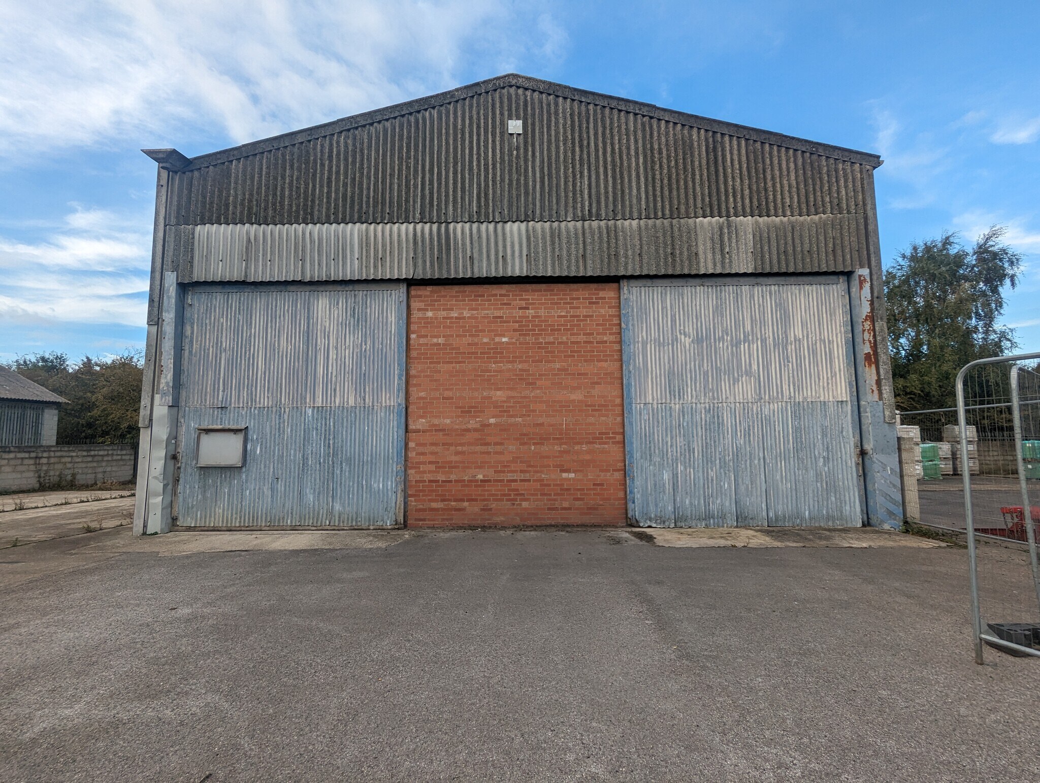 Outbuildings at Little Catterton Ln, Tadcaster for sale Primary Photo- Image 1 of 1