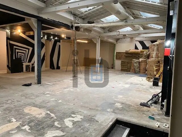 Retail in Paris to rent - Interior Photo - Image 3 of 7