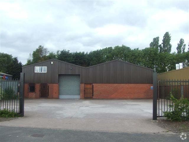 Hawks Green, Cannock to rent - Primary Photo - Image 1 of 1
