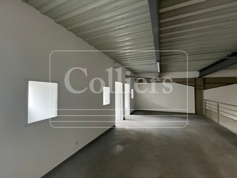 Light Industrial in La Ciotat to rent - Interior Photo - Image 3 of 6