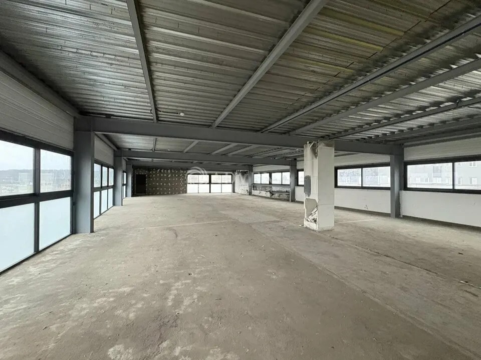 Location Bureaux 448 m² - Photo 1