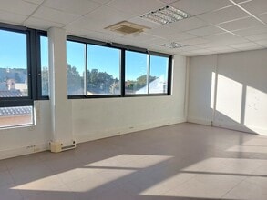 Avenue De L'Universite, La Valette-du-Var to rent Interior Photo- Image 2 of 7