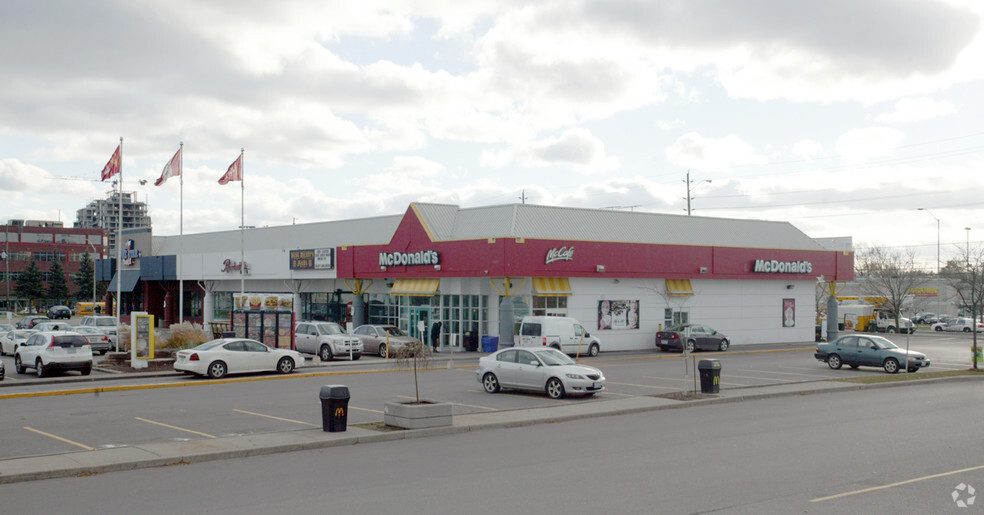 9325 Yonge St, Richmond Hill, ON for rent - Building Photo - Image 2 of 5