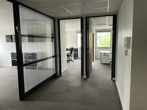 Office in Saint-Maur-des-Fossés to rent Interior Photo- Image 2 of 7
