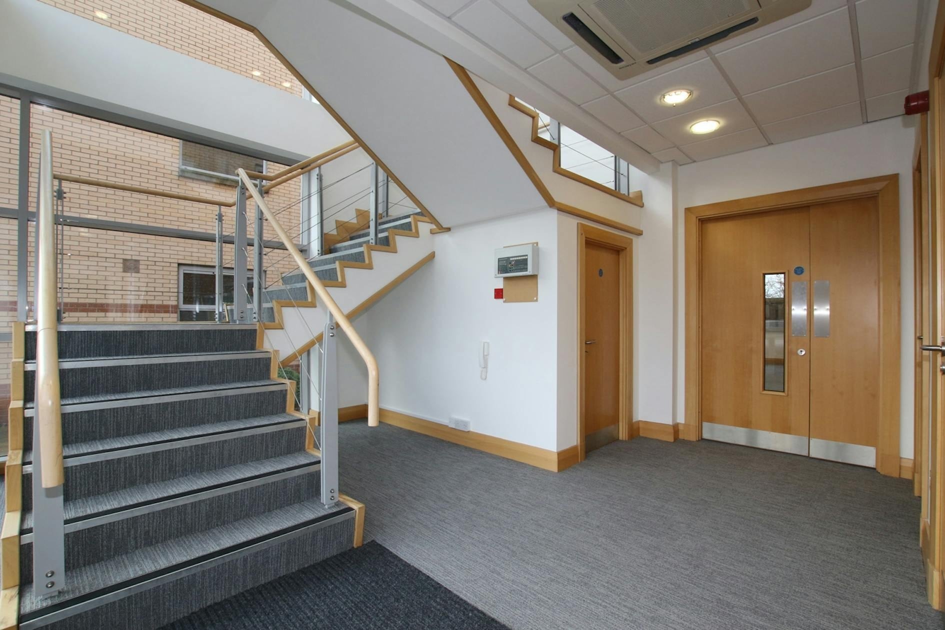 Turnberry Park Rd, Morley to rent Interior Photo- Image 1 of 3