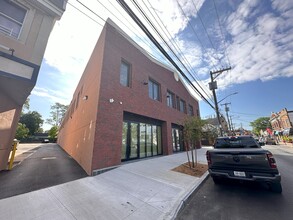 217 Main St, Staten Island, NY for rent Building Photo- Image 2 of 6