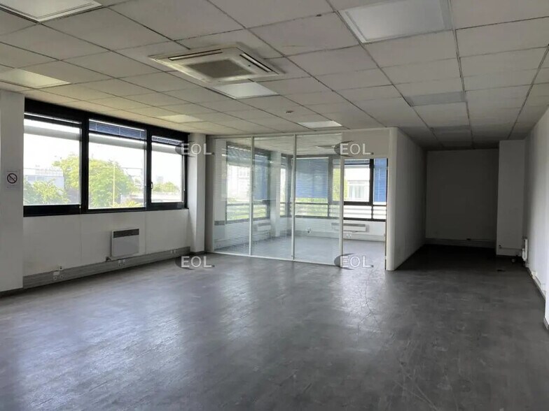 Light Industrial in Gennevilliers to rent - Building Photo - Image 3 of 4