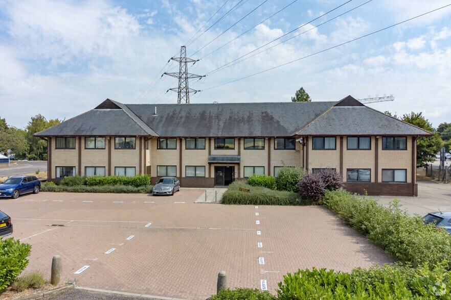 Alington Rd, St. Neots for rent - Building Photo - Image 1 of 29