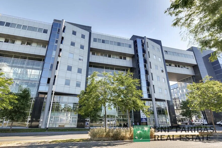 Office in Cergy to rent - Primary Photo - Image 1 of 28