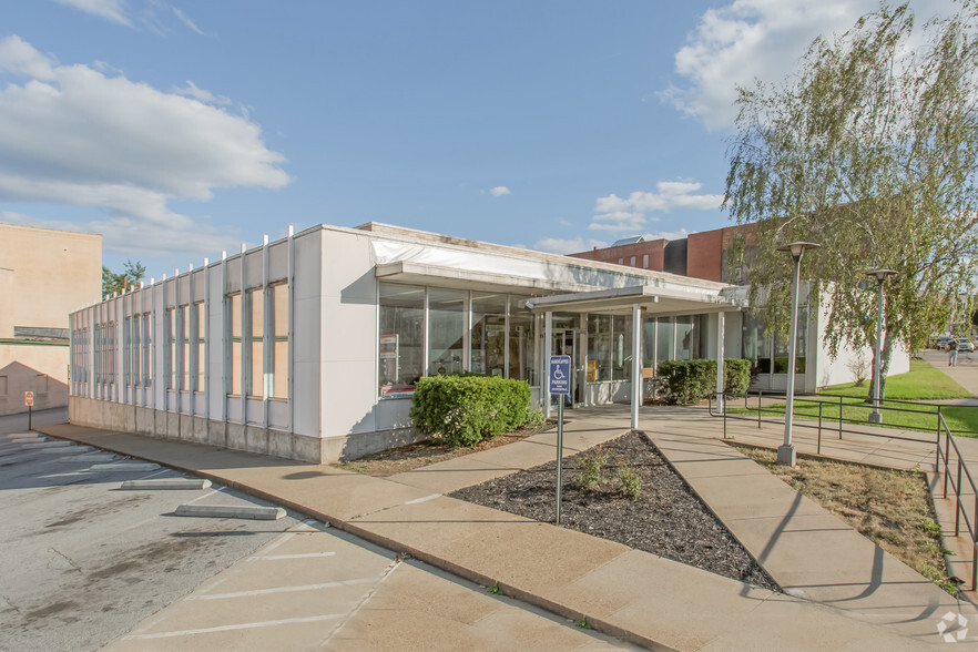 700 Dresden Ave, East Liverpool, OH for rent - Primary Photo - Image 1 of 10