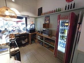 Retail in Barcelona, Barcelona to rent Interior Photo- Image 2 of 13