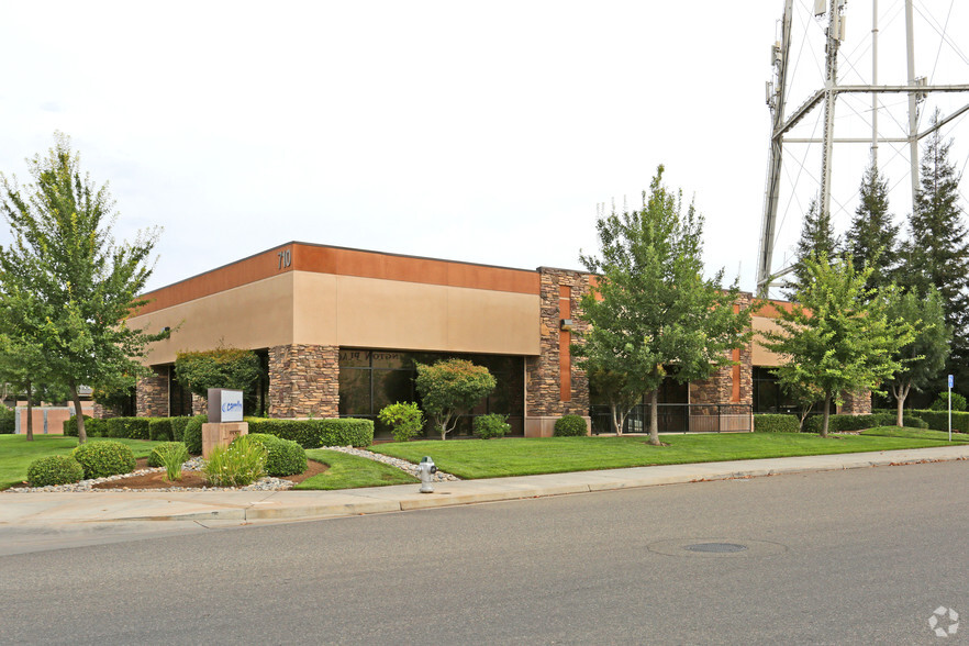 710 W Pinedale Ave, Fresno, CA for rent - Building Photo - Image 1 of 4