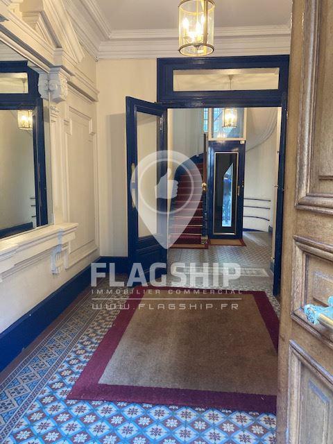 Location Commerce 81 m² - Photo 1