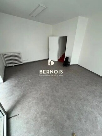 More details for Place Du Sanitat, Nantes - Retail to Rent