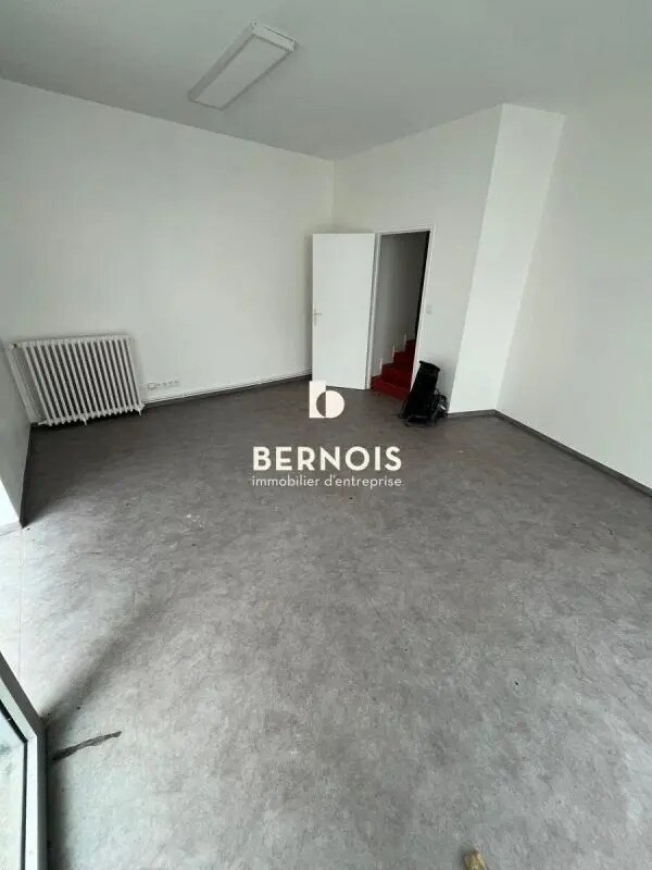 Place Du Sanitat, Nantes to rent Interior Photo- Image 1 of 5