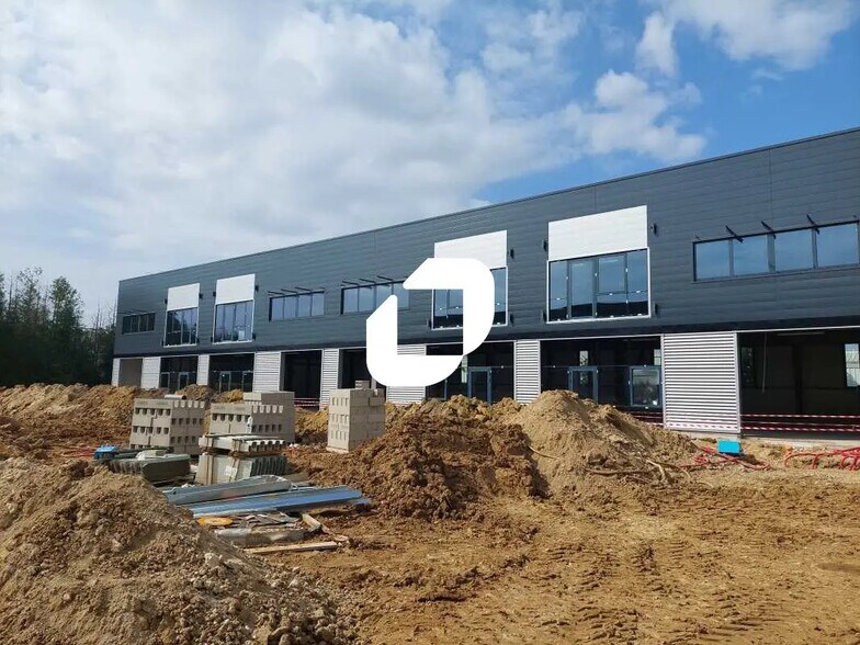 Light Industrial in Plaisir to rent - Building Photo - Image 3 of 10