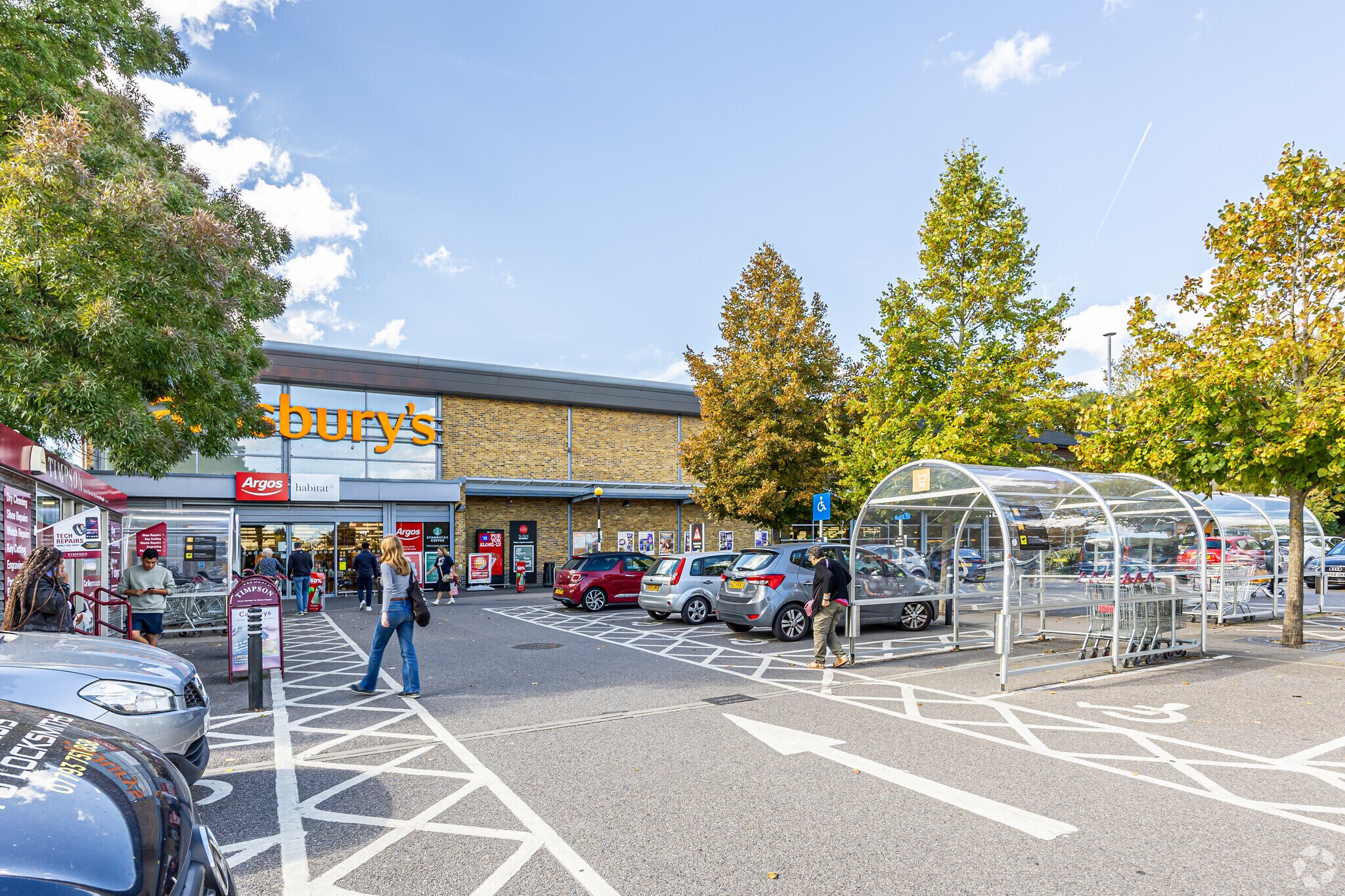 80 Dog Kennel Hl, London for sale Primary Photo- Image 1 of 1