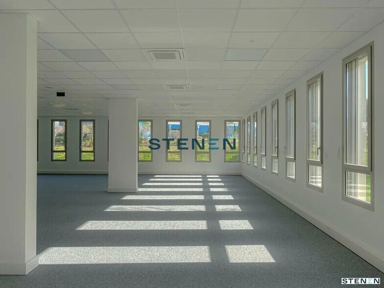 Office in Aix-en-Provence to rent - Building Photo - Image 2 of 35