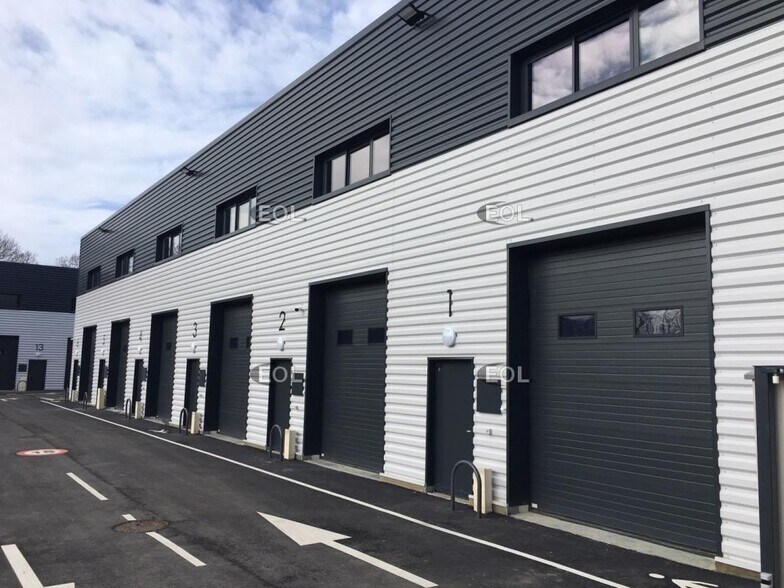 Light Industrial in Valenton to rent - Building Photo - Image 1 of 8