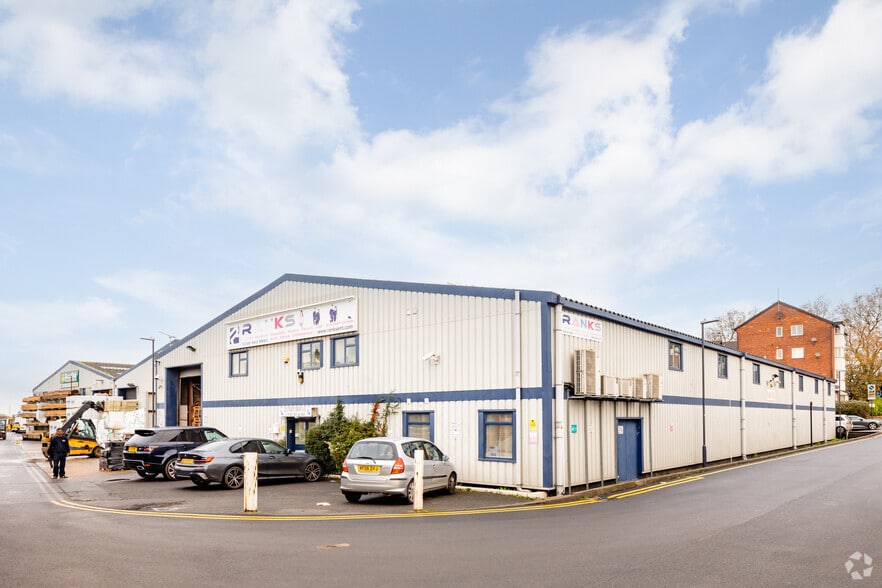 2A Neptune Rd, Harrow to rent - Primary Photo - Image 1 of 8