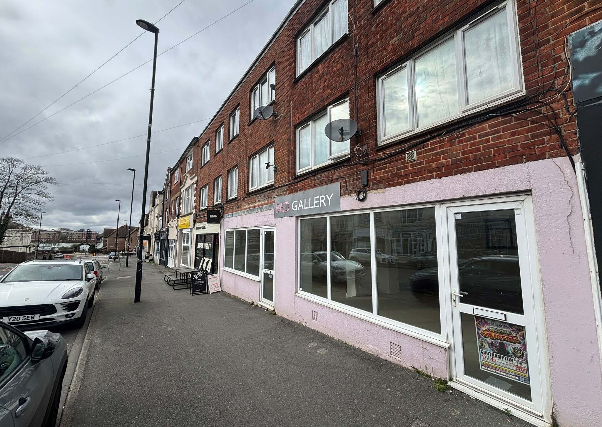 31 Portsmouth Rd, Southampton to rent Building Photo- Image 1 of 4