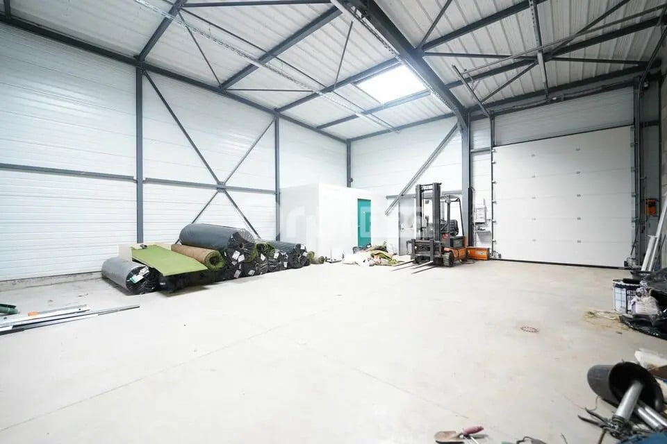 Location Local d'activités 150 m² - Photo 1