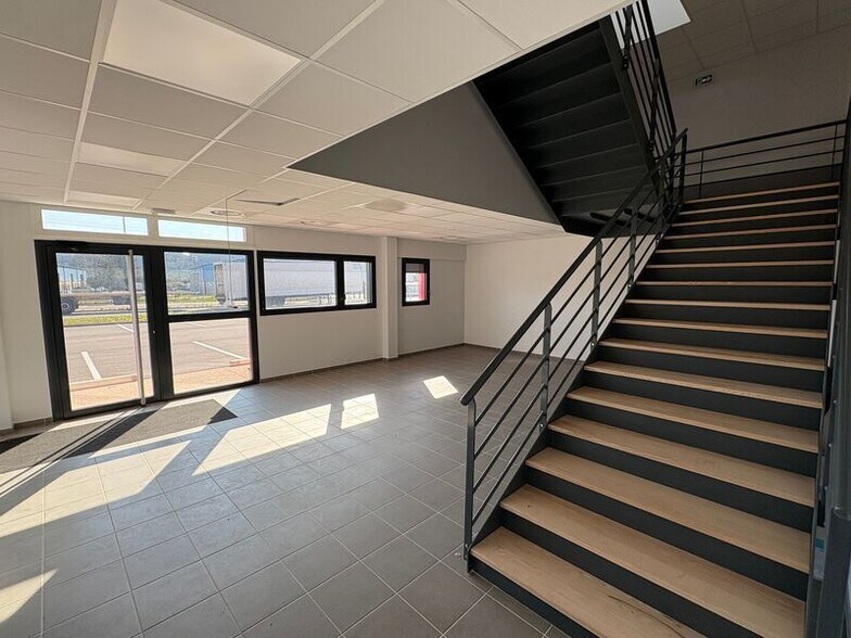 Chemin De Savoyan, Heyrieux to rent - Interior Photo - Image 3 of 15