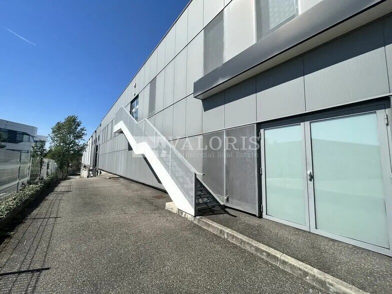 17 Avenue Général De Gaulle, Champagne-au-Mont-d'Or to rent - Building Photo - Image 3 of 4