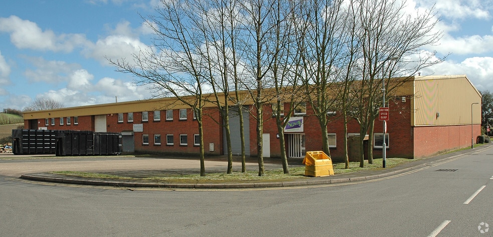 Stanbridge Rd, Leighton Buzzard to rent - Primary Photo - Image 1 of 4