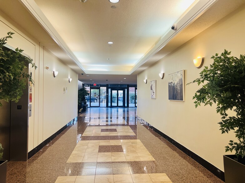 1952 Gallows Rd, Vienna, VA to rent - Building Photo - Image 2 of 11