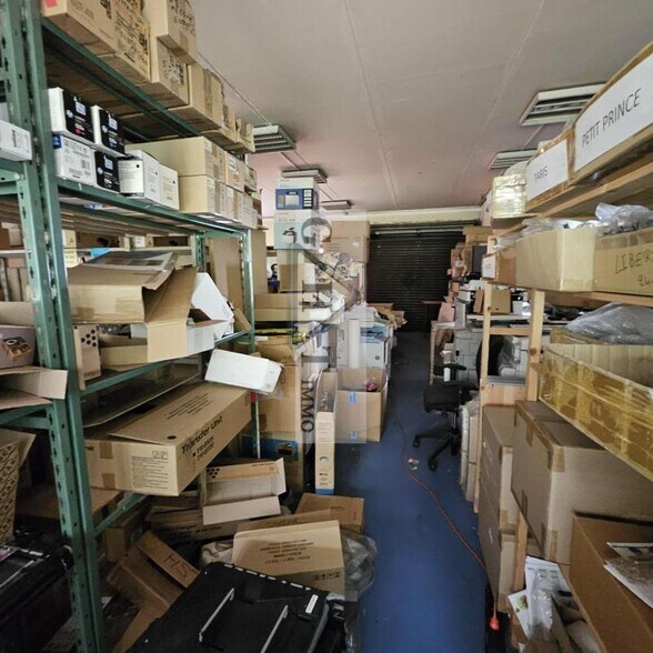 Industrial in Boissy Saint Leger for sale - Interior Photo - Image 2 of 6