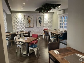 Retail in Madrid, Madrid to rent Interior Photo- Image 2 of 11