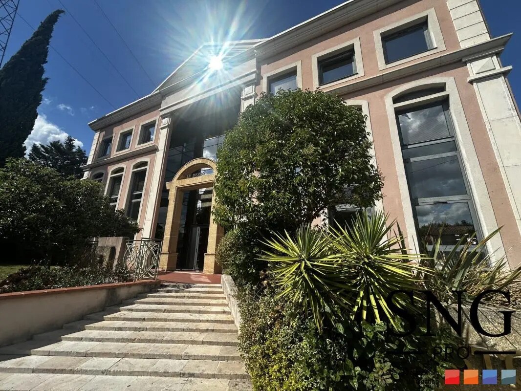 Office in Aix-en-Provence to rent Building Photo- Image 1 of 9