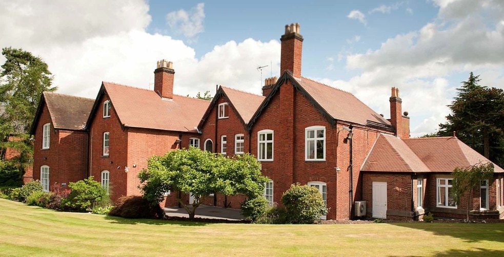 High St, Uttoxeter to rent - Building Photo - Image 2 of 2