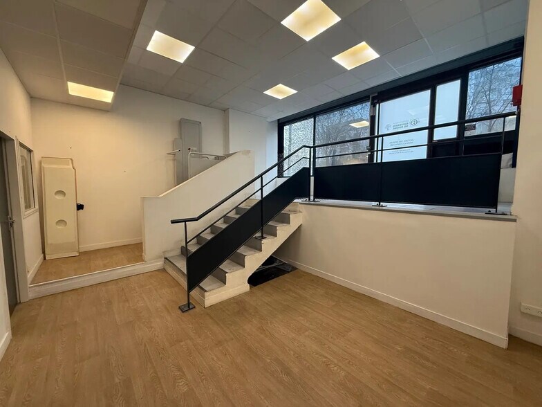 Office in Marseille to rent - Interior Photo - Image 2 of 6